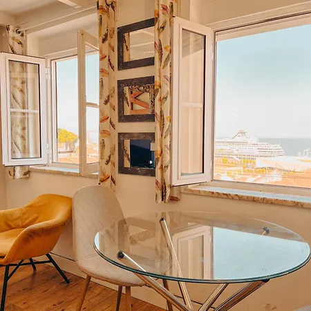 Alfama - With River View Апартаменты *